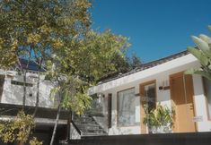 Others 5 Dali Ancient City Pedestrian Street Meishu B & B (Red Longjing Shop)