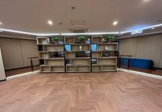 Others 5 Hotel Camry