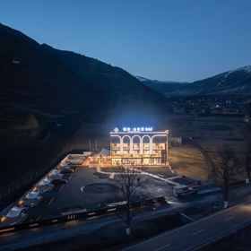 Hotel Exterior1Bowan•Valley Hotel,雅江县飯店