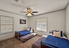 其他 6 Private Fenced Backyard with BBQ and Patio - Stunning Modern Escape