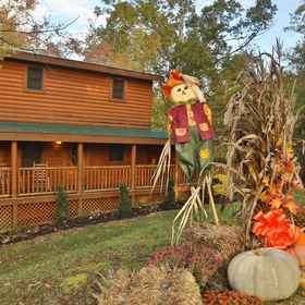 Hotel Exterior 1 Heated Swimming Pool and Game Room - Amazing Log Cabin Retreat, Pigeon Forge 호텔