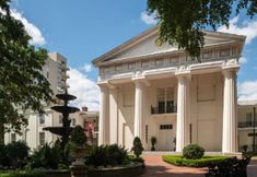 Others 2 Stylish Space and Historic Charm - Captivating Downtown Retreat