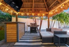 Others 6 Heated Pool and Outdoor Lounge Area - Charming Getaway