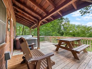 Others 4 Charming Cabin with Hot Tub and Grill - Inviting Mountain Retreat