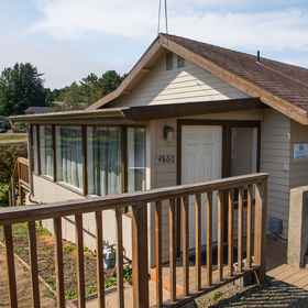 Logo 1 Lakefront Serenity and Boat Slip - Gorgeous Coastal Hideaway, Khách sạn Roads End State Recreation Site