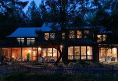 Khác 4 Stunning Waterfront Retreat with Hot Tub and Stone Fireplace - Enchanting Escape