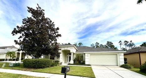 Others 2 Private Pool and Spacious Living Areas - Elegant Oasis