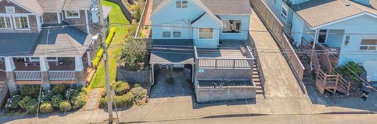 Others Spacious Living with Entertainment Amenities - Gorgeous Coastal Haven