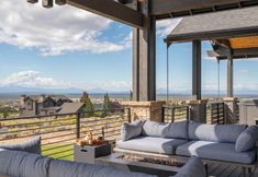 Others 4 Stunning Patio with Hot Tub and Fire Pit - Charming Ranch Getaway