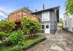 기타 2 Spacious Outdoor Deck and Modern Comforts - Charming Cozy Haven