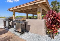 Others 3 Boca Ciega Bay Views and Beach Access - Cozy Family Retreat