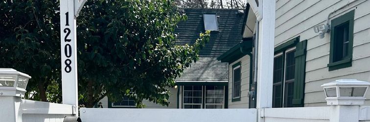 其他 Stylish Kitchen and Convenient Parking - Chic Downtown Escape