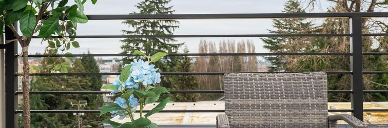 Others Rooftop Deck and Modern Amenities - Charming Townhouse Haven