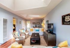 Others 6 Inviting Backyard and Close to Beaches - Beautiful Charming Retreat