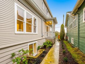 Others 4 Spacious home with fenced yard, patio, & sunroom - near UW/Green Lake