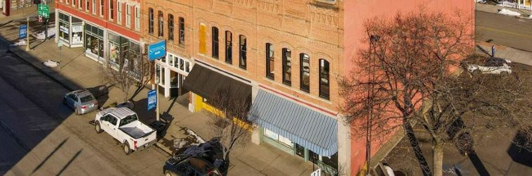 Others Charming Loft with City Views and Modern Kitchen - Spacious Retreat