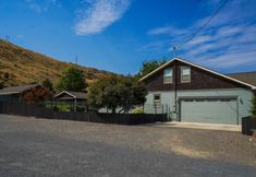 Others 4 Spacious Chef's Kitchen and Hot Tub - Beautiful Family Haven