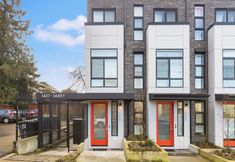 Others 2 Rooftop Deck and Cozy Living Space - Inviting Urban Sanctuary