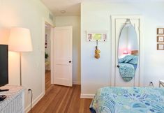 기타 5 Spacious Yard and Close to Waterfront District - Charming Coastal Escape