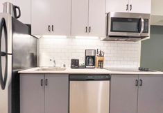 Others 4 Stylish Retreat Near Gaslamp Quarter - Cozy and Comfortable Escape