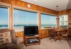 其他 6 Oceanfront Access and Fenced Yard - Charming Beach Bungalow