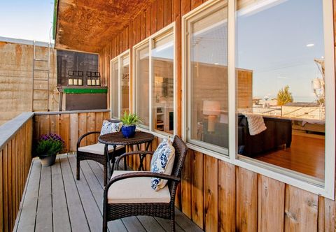 其他 Idyllic downtown studio with water views, free WiFi, full kitchen & modern touch