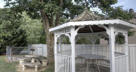 Others 2 Community Pool and Gas Fireplace Retreat - Charming Oasis