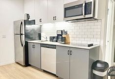 Others 3 Stylish Retreat Near Gaslamp Quarter - Cozy and Comfortable Escape