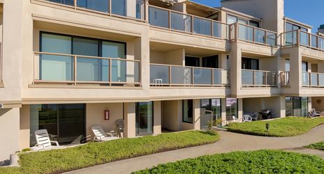 Lainnya 2 Ocean View Patio and Beach Access - Spacious Coastal Haven