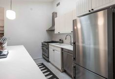 อื่นๆ 7 Stylish Backyard Oasis with Fire Pit - Cozy Contemporary Retreat