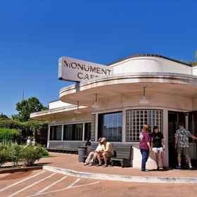 Hotel Exterior1Serenity on the San Gabriel，科恩克里克高尔夫球场飯店