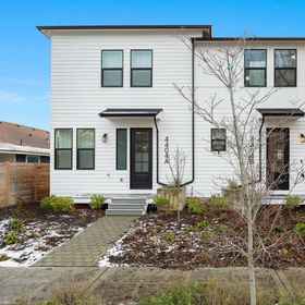 Hotel Exterior 1 Stylish Suites and Modern Amenities - Serene Urban Retreat, Hotel Perpustakaan Awam Seattle