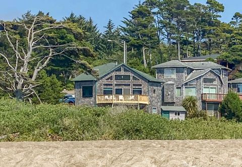 Lainnya Ocean-Facing Decks and Private Hot Tub - Charming Coastal Retreat