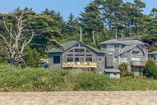 Lainnya Ocean-Facing Decks and Private Hot Tub - Charming Coastal Retreat