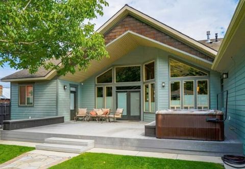 Others Spacious Chef's Kitchen and Hot Tub - Beautiful Family Haven