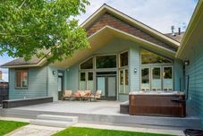 Others Spacious Chef's Kitchen and Hot Tub - Beautiful Family Haven