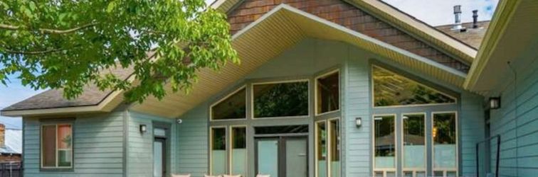 Others Spacious Chef's Kitchen and Hot Tub - Beautiful Family Haven