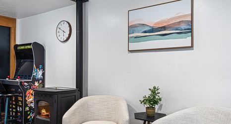 기타 2 Expansive Enclosed Backyard and Hot Tub - Delightful Family Retreat