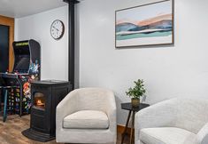 Others 2 Expansive Enclosed Backyard and Hot Tub - Delightful Family Retreat