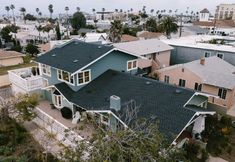 Others 3 Spacious Outdoor Decks and Two Family Rooms - Charming Coastal Retreat