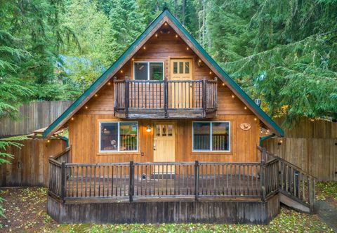 Others Cozy Hot Tub and Scenic Mountain Views - Charming A-Frame Cabin