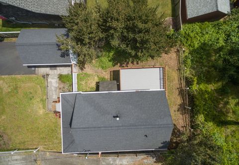 Others Charming Cottage with Beach Access - Stylish Coastal Retreat