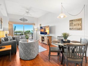 Others 4 Marina Views and Heated Swimming Pool - Stylish Coastal Escape