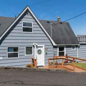 Hotel Exterior 1 Sweeping Pacific Views and Spacious Living - Charming Coastal Retreat, Roads End State Recreation Site Hotels
