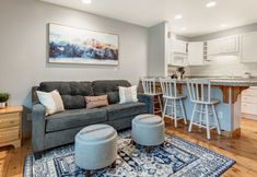 其他 7 Pet Friendly Studio on the Banks of the Deschutes River with Pool and Hot Tub Access!