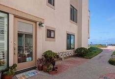 Others 6 Ocean Views and Stylish Retreat - Serene Coastal Sanctuary