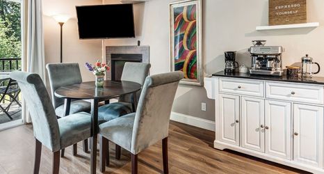 อื่นๆ 2 Modern Comfort with Cozy Patios and Scenic Views - Stylish Getaway