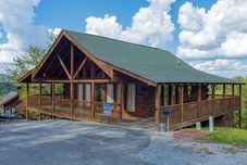 その他 Spacious Decks and Game Room - Charming Log Cabin Escape