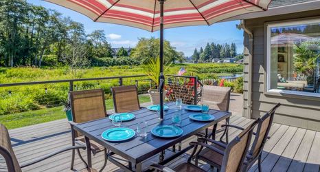 其他 2 Luxurious Custom Kitchen and Serene Sunroom - Exquisite Nature Retreat