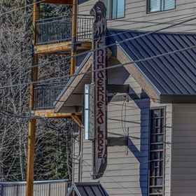 Hotel Exterior 1 Scenic Deck and Geothermal Pool Access - Charming Getaway, Timberline Lodge Ski Area Hotels